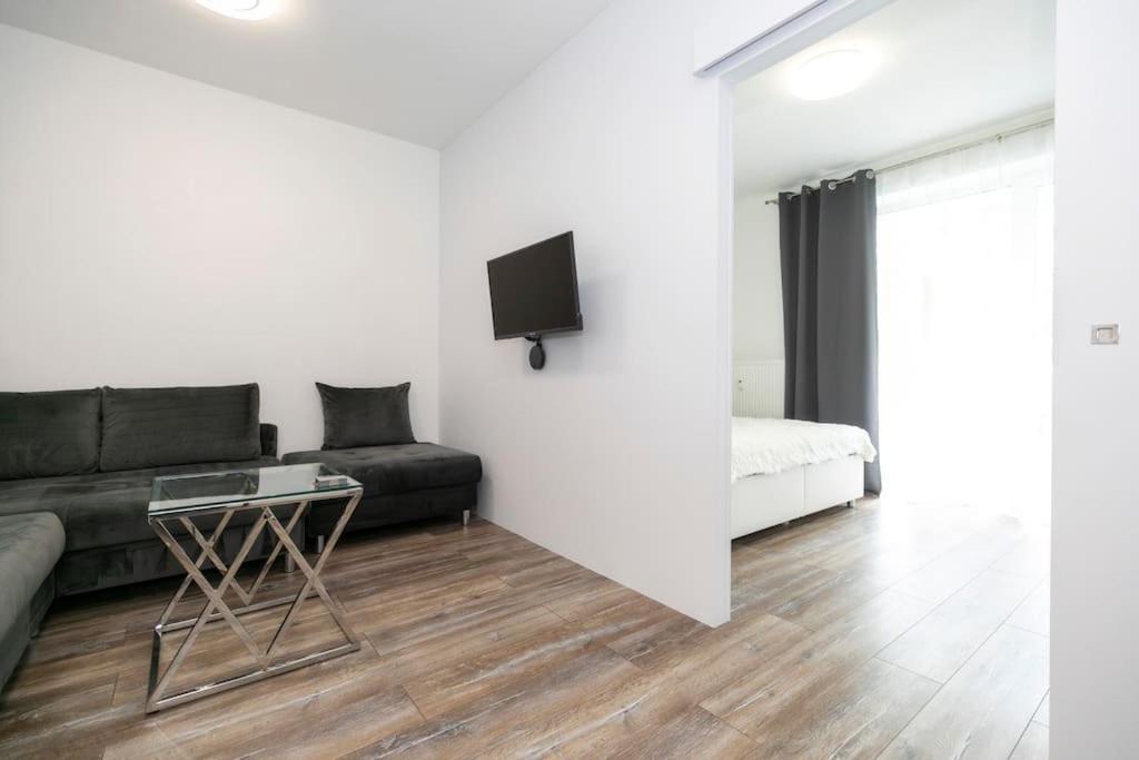 Alure Residences 1 & 24H Self Check-In, Free Parking In Front Of The Apartment Building, New Building, Terrace, Cafe With Breakfast In The Apartment Building, Next To The Aqua Park บันสกาบิสตรีตซา ภายนอก รูปภาพ