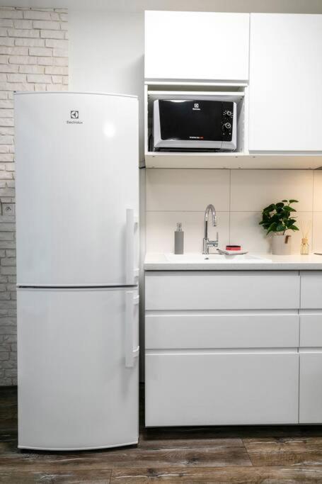 Alure Residences 1 & 24H Self Check-In, Free Parking In Front Of The Apartment Building, New Building, Terrace, Cafe With Breakfast In The Apartment Building, Next To The Aqua Park บันสกาบิสตรีตซา ภายนอก รูปภาพ