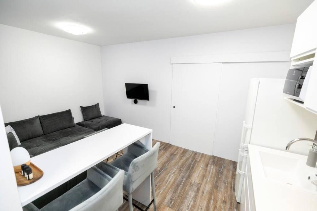Alure Residences 1 & 24H Self Check-In, Free Parking In Front Of The Apartment Building, New Building, Terrace, Cafe With Breakfast In The Apartment Building, Next To The Aqua Park บันสกาบิสตรีตซา ภายนอก รูปภาพ
