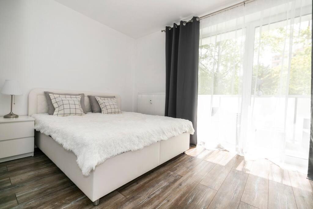 Alure Residences 1 & 24H Self Check-In, Free Parking In Front Of The Apartment Building, New Building, Terrace, Cafe With Breakfast In The Apartment Building, Next To The Aqua Park บันสกาบิสตรีตซา ภายนอก รูปภาพ