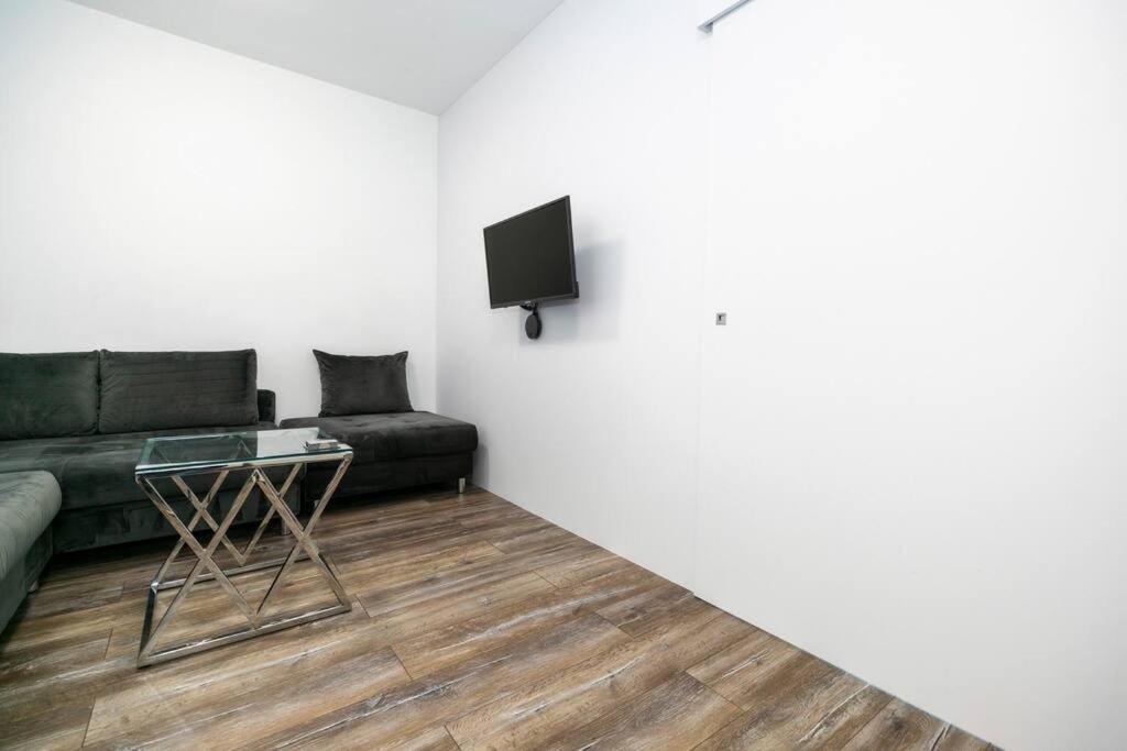 Alure Residences 1 & 24H Self Check-In, Free Parking In Front Of The Apartment Building, New Building, Terrace, Cafe With Breakfast In The Apartment Building, Next To The Aqua Park บันสกาบิสตรีตซา ภายนอก รูปภาพ